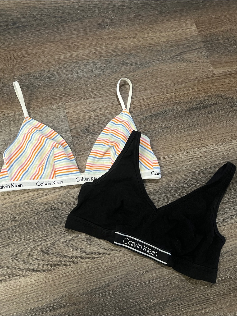 (17) Calvin Klein Bralette Set